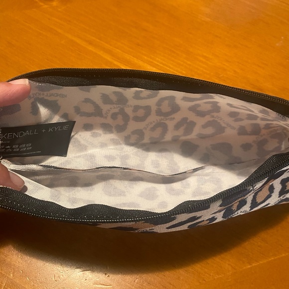 Kendall + Kylie Leopard Print Bags - Picture 4 of 8